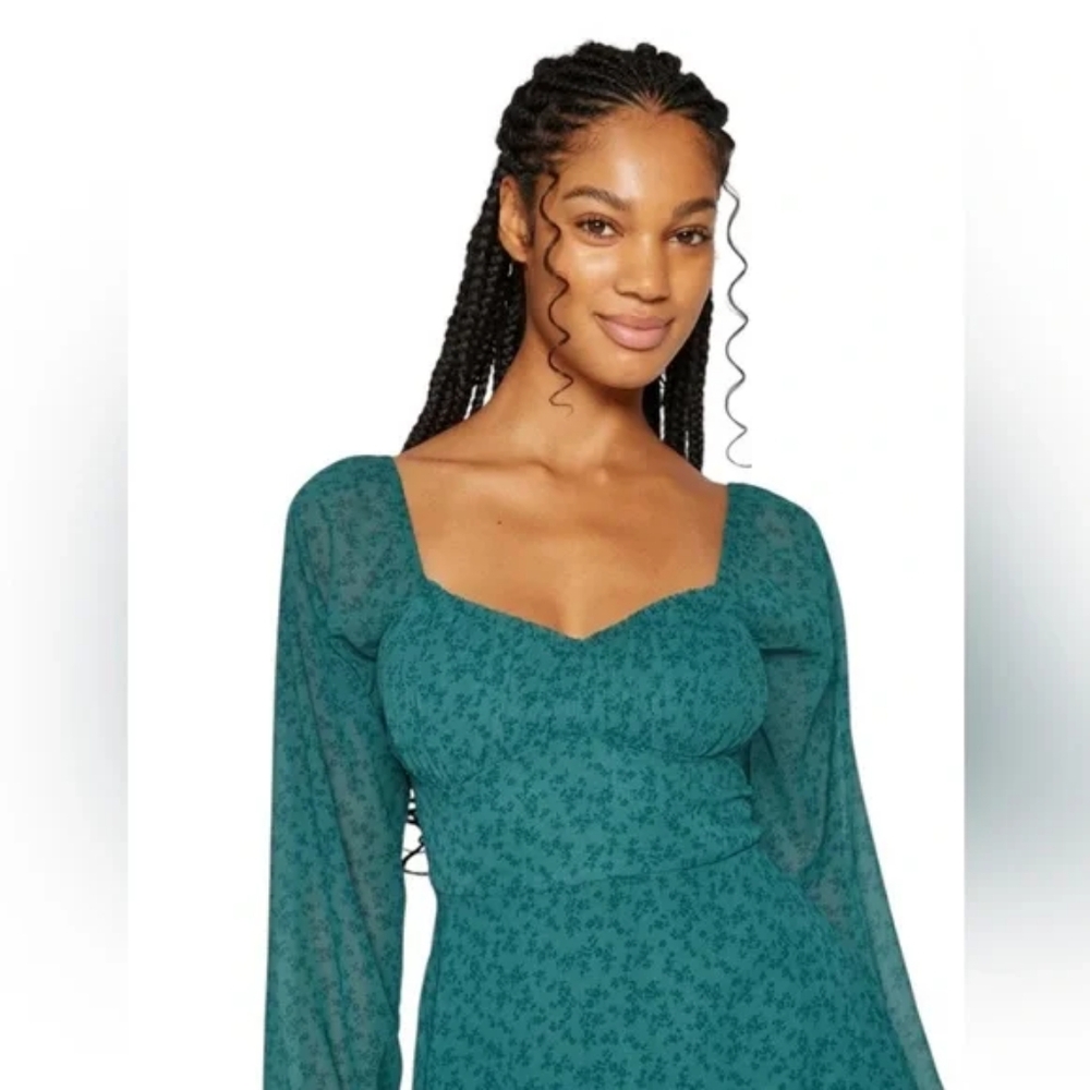 Size L Hollister Ruched Sweetheart Dress - Picture 3 of 9
